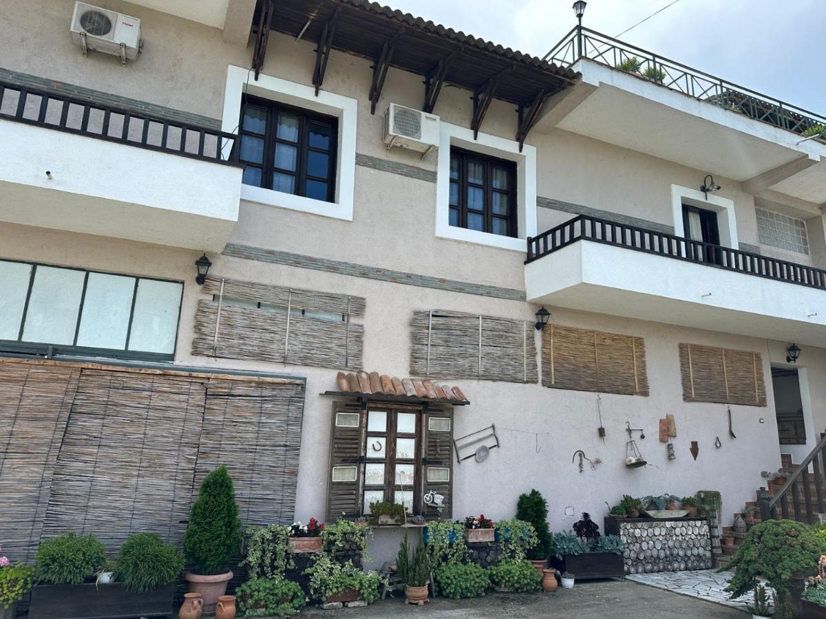 Bed & Breakfast Local Living Edi Μπεράτ Εξωτερικό φωτογραφία