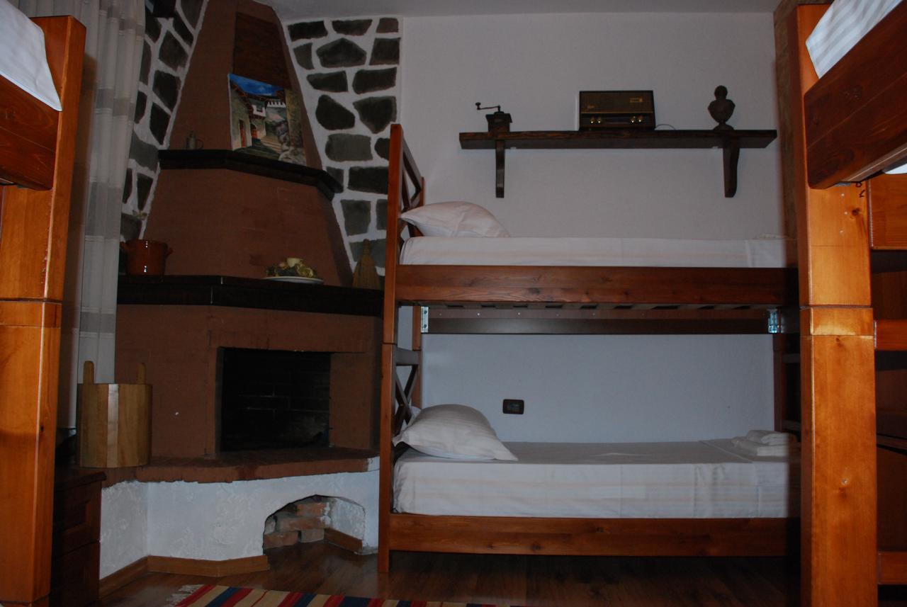 Bed & Breakfast Local Living Edi Μπεράτ Εξωτερικό φωτογραφία