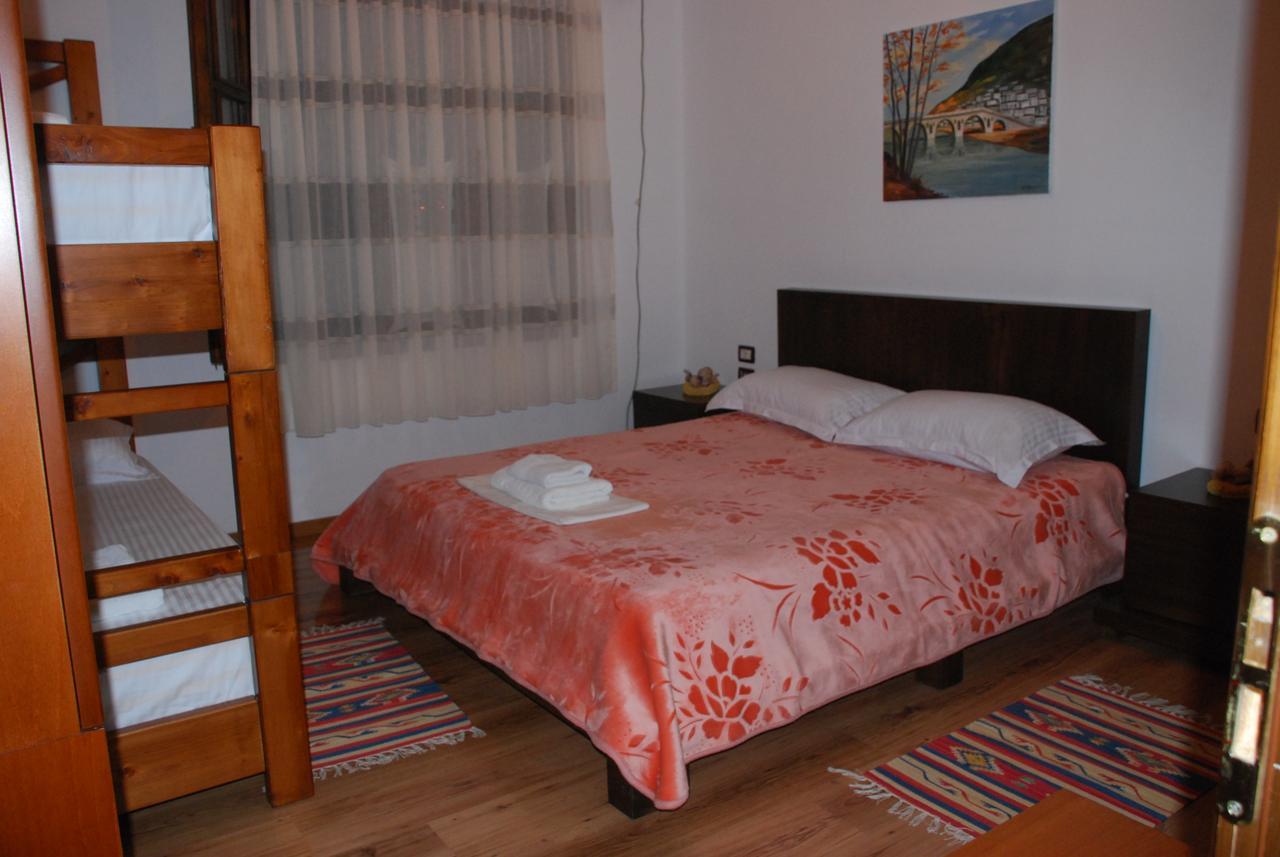 Bed & Breakfast Local Living Edi Μπεράτ Εξωτερικό φωτογραφία