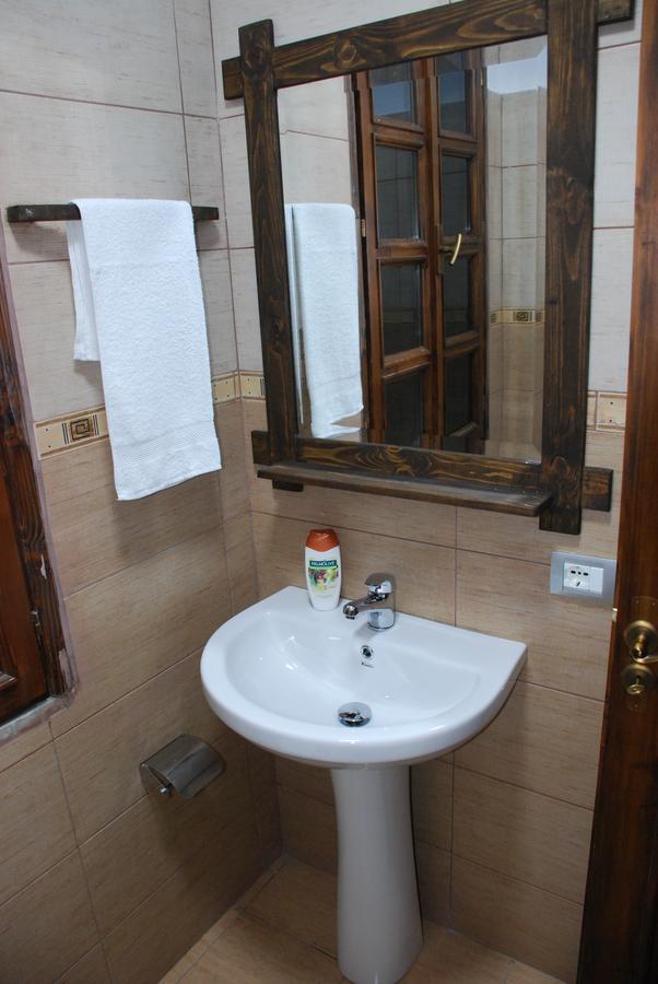 Bed & Breakfast Local Living Edi Μπεράτ Εξωτερικό φωτογραφία