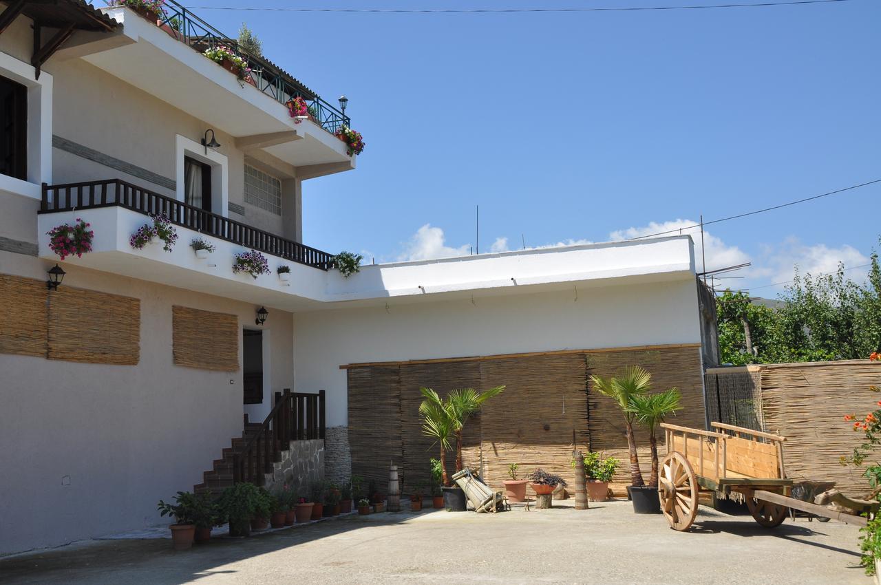 Bed & Breakfast Local Living Edi Μπεράτ Εξωτερικό φωτογραφία