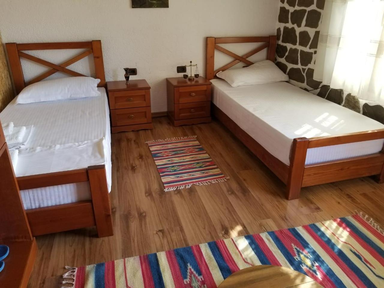 Bed & Breakfast Local Living Edi Μπεράτ Εξωτερικό φωτογραφία