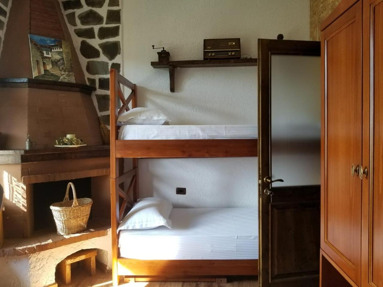 Bed & Breakfast Local Living Edi Μπεράτ Εξωτερικό φωτογραφία