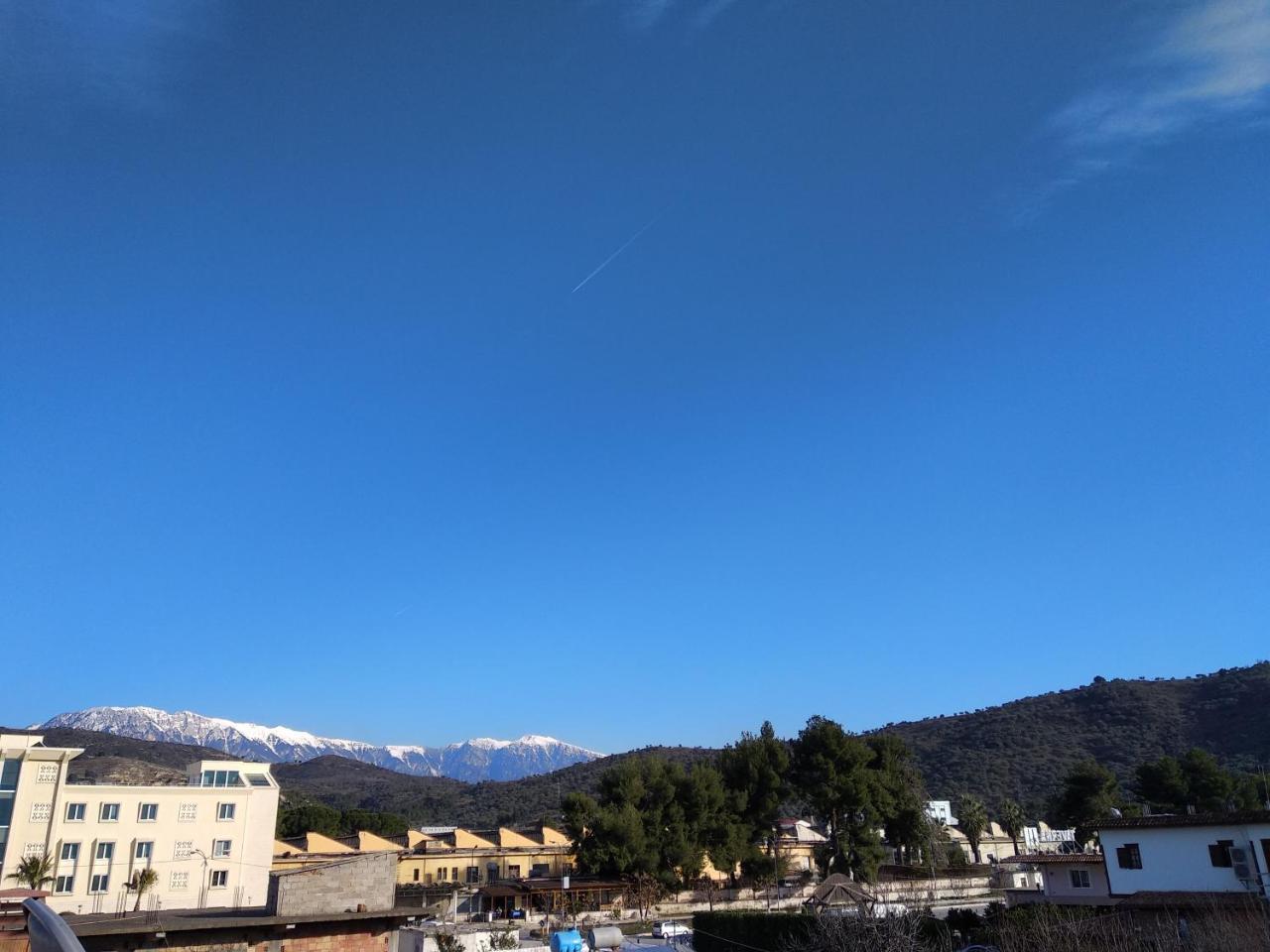 Bed & Breakfast Local Living Edi Μπεράτ Εξωτερικό φωτογραφία