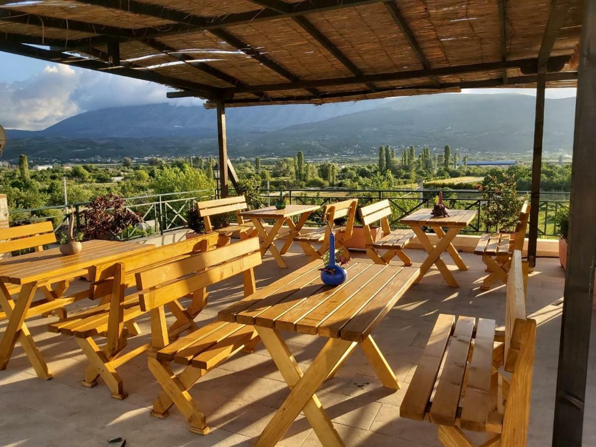 Bed & Breakfast Local Living Edi Μπεράτ Εξωτερικό φωτογραφία