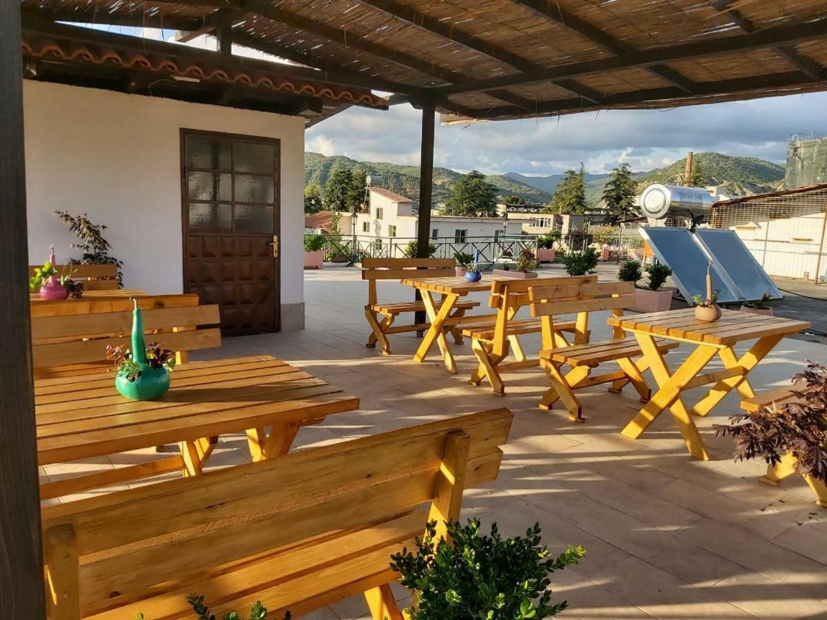 Bed & Breakfast Local Living Edi Μπεράτ Εξωτερικό φωτογραφία
