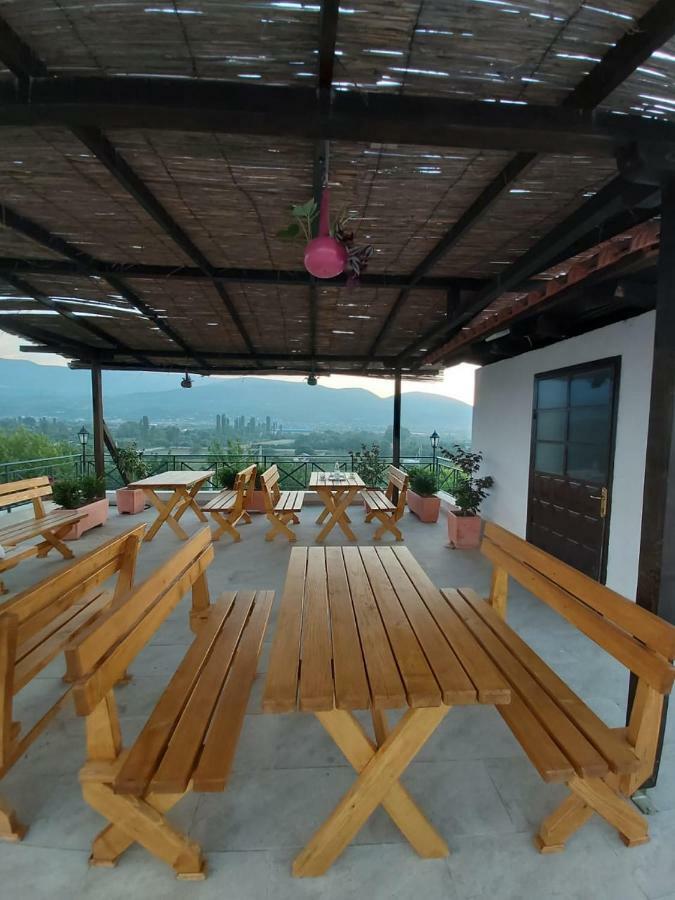 Bed & Breakfast Local Living Edi Μπεράτ Εξωτερικό φωτογραφία